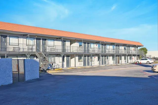 Photo 1 - Super 7 Inn Dallas Near Duncanville