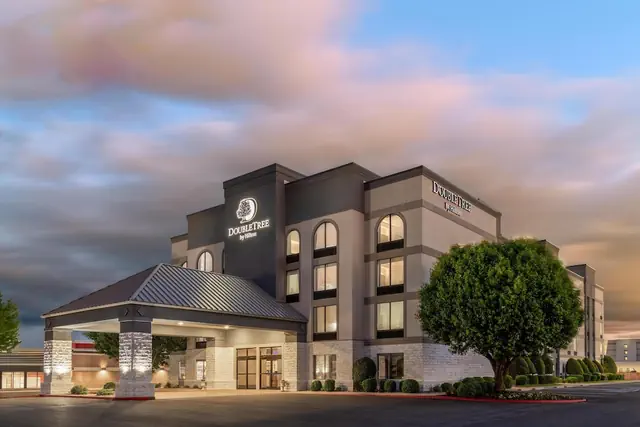 Photo 1 - DoubleTree by Hilton Springdale