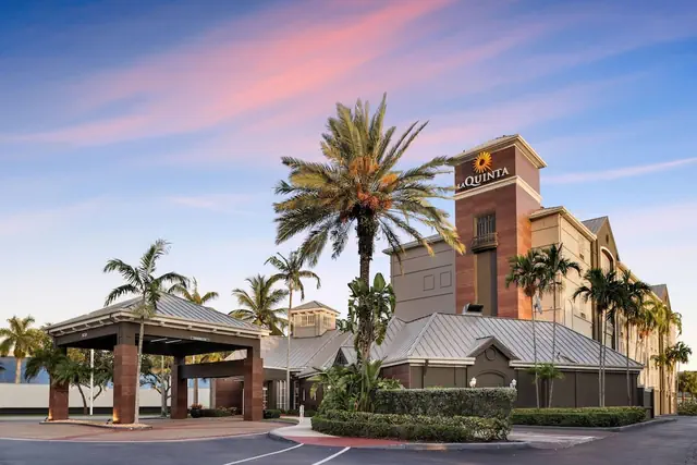 Photo 1 - La Quinta Inn & Suites by Wyndham Miami Airport West