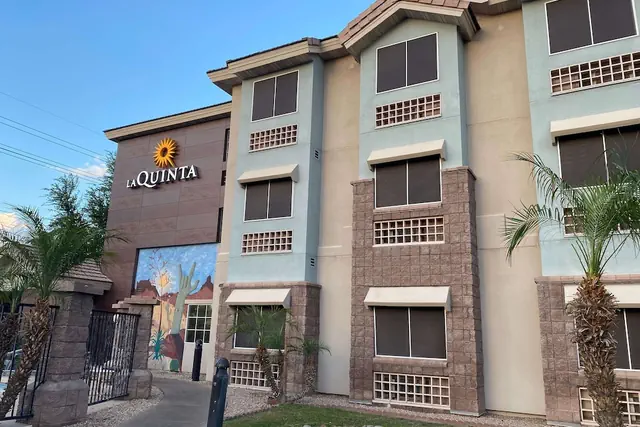 Photo 1 - La Quinta Inn & Suites by Wyndham Tempe University / Phoenix