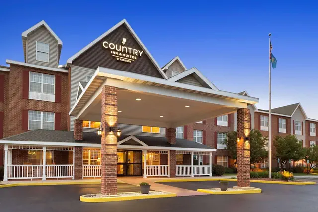 Photo 1 - Country Inn & Suites by Radisson Kenosha - Pleasant Prairie