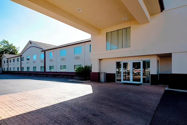 Photo 1 - Red Roof Inn San Marcos