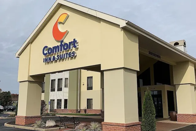 Photo 1 - Comfort Inn & Suites Warsaw near US-30