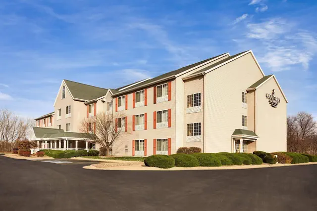 Photo 1 - Country Inn & Suites by Radisson, Clinton, IA