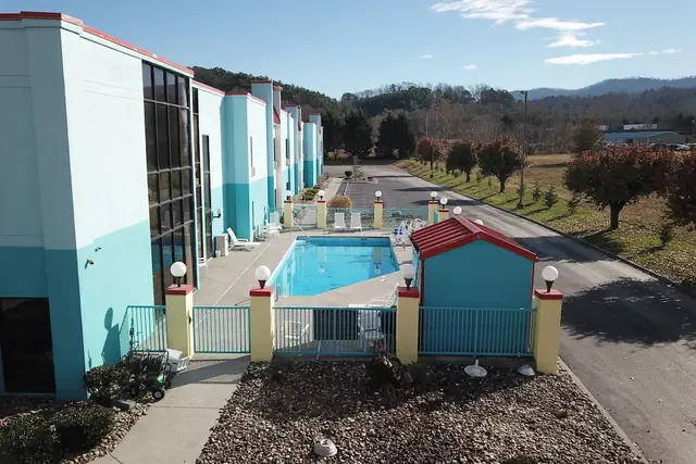 Photo 1 - Econo Lodge Newport Smoky Mountains Gateway