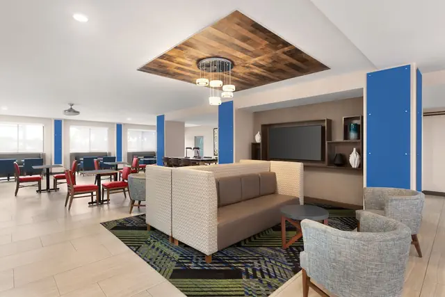 Photo 1 - Holiday Inn Express - Vero Beach by IHG