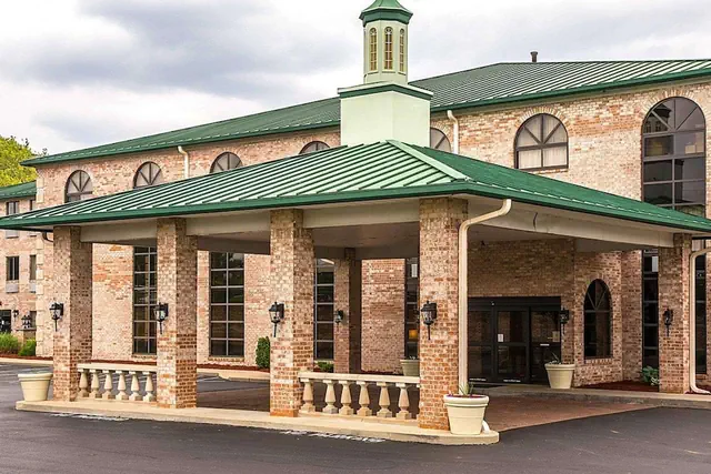 Photo 1 - Quality inn & Suites Cincinnati I-275