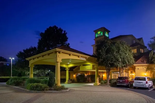 Photo 1 - La Quinta Inn & Suites by Wyndham Charlotte Airport South
