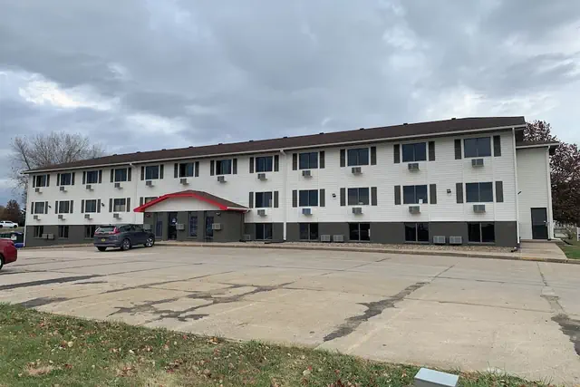 Photo 1 - Super 8 by Wyndham Kirksville-University Area