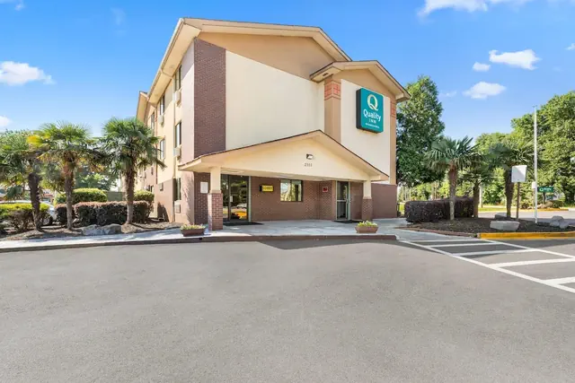 Photo 1 - Quality Inn Atlanta Airport - Central