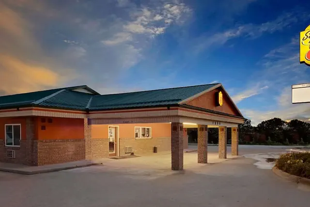 Photo 1 - Super 8 by Wyndham Siloam Springs