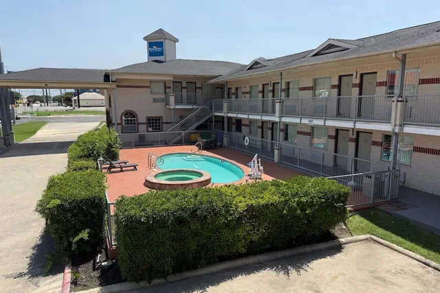 Photo 1 - Baymont by Wyndham New Braunfels TX