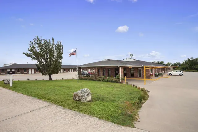 Photo 1 - Super 8 by Wyndham Henryetta