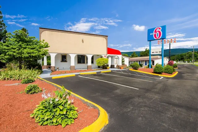 Photo 1 - Motel 6 Salem, VA