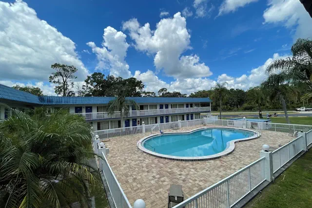 Photo 1 - Motel 6 Daytona Beach, FL - Speedway