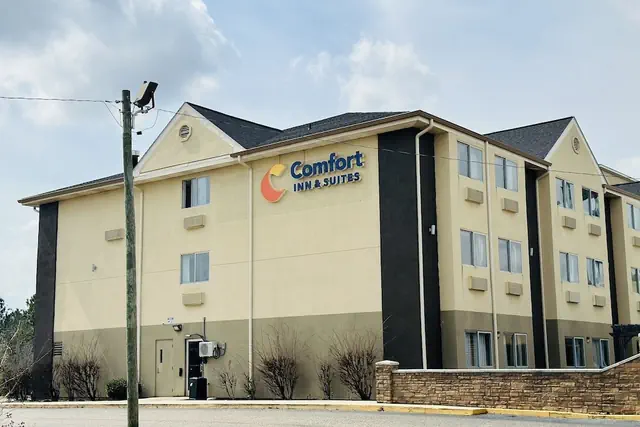 Photo 1 - Comfort Inn & Suites Crystal Inn Sportsplex