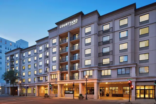 Photo 1 - Courtyard by Marriott Milwaukee Downtown