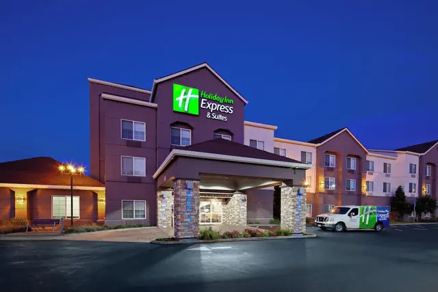 Photo 1 - Holiday Inn Express Hotel & Suites Oakland-Airport by IHG