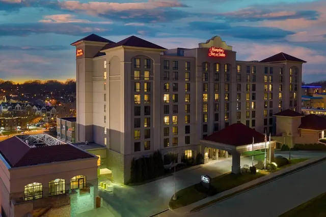 Photo 1 - Hampton Inn & Suites Kansas City-Country Club Plaza
