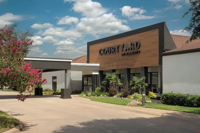 Photo 1 - Courtyard by Marriott Dallas-Fort Worth/Bedford