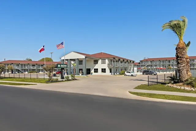 Photo 1 - HomeTowne Studios San Antonio E - Frost Bank Center