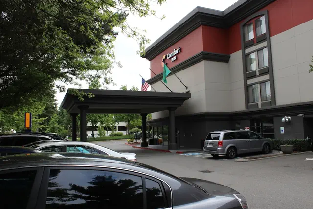 Photo 1 - Comfort Inn & Suites Sea-Tac Airport