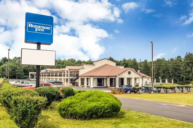 Photo 1 - Rodeway Inn La Grange East