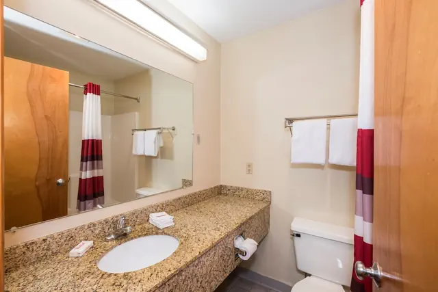 Photo 1 - Red Roof Inn & Suites Middletown - Franklin