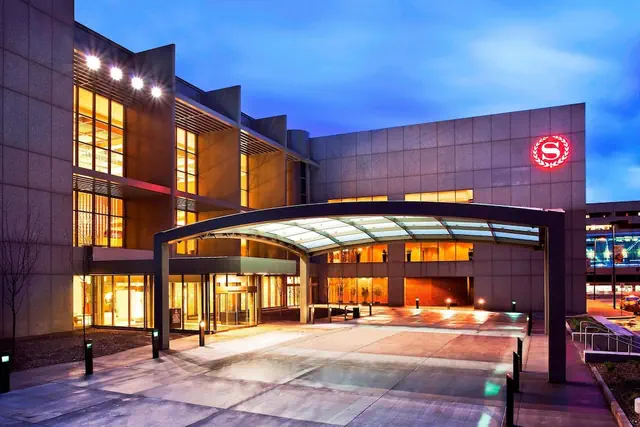 Photo 1 - Sheraton Kansas City Hotel at Crown Center