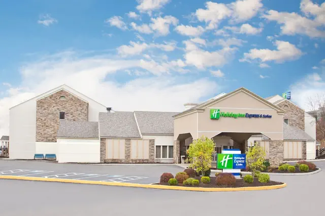 Photo 1 - Holiday Inn Express Hotel & Suites Pittsburgh Airport by IHG