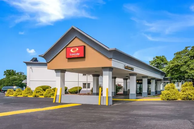 Photo 1 - Econo Lodge Inn & Suites Chambersburg Central