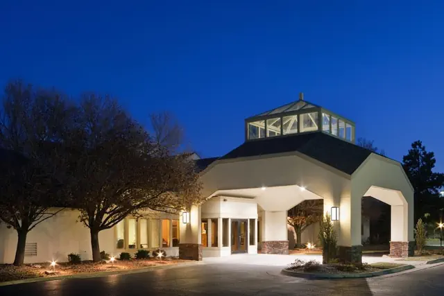 Photo 1 - Endeavor Inn & Suites, Trademark Collection by Wyndham