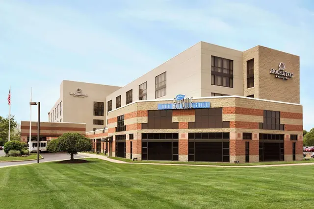 Photo 1 - DoubleTree by Hilton Hartford - Bradley Airport