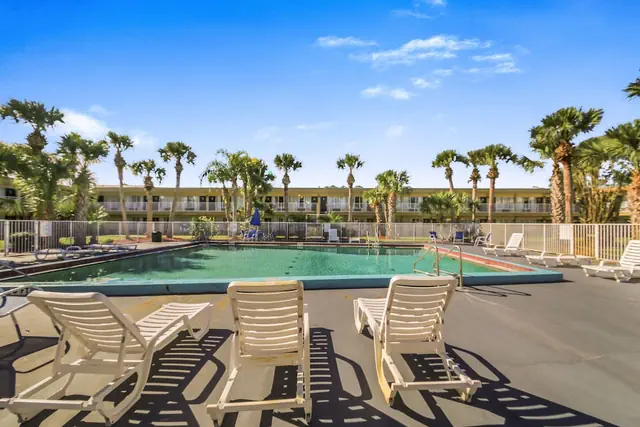 Photo 1 - Econo Lodge Daytona Beach - Speedway