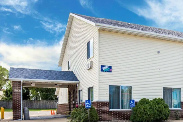 Photo 1 - Rodeway Inn Cedar Rapids Westdale