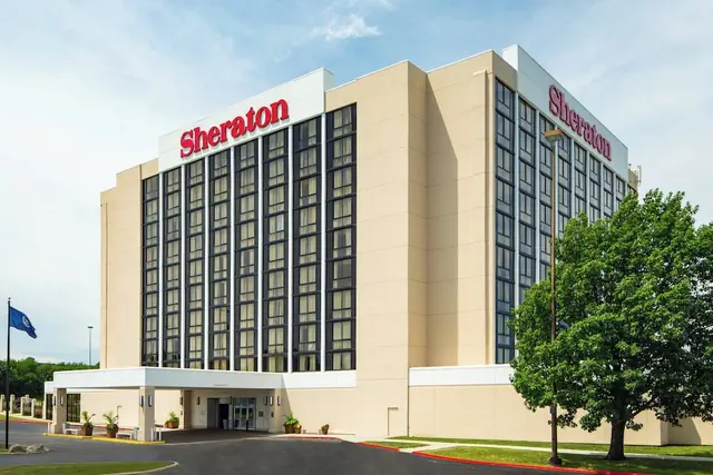 Photo 1 - Sheraton West Des Moines Hotel