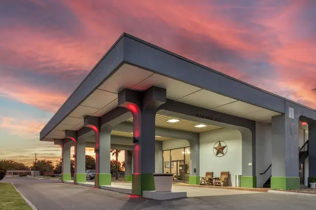 Photo 1 - Days Inn by Wyndham Victoria TX East