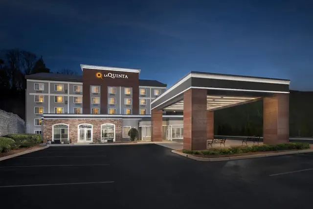 Photo 1 - La Quinta Inn & Suites by Wyndham Downtown Asheville