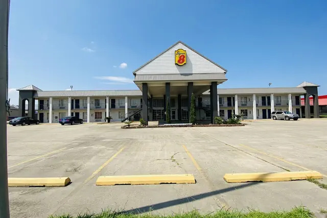 Photo 1 - Super 8 by Wyndham New Iberia