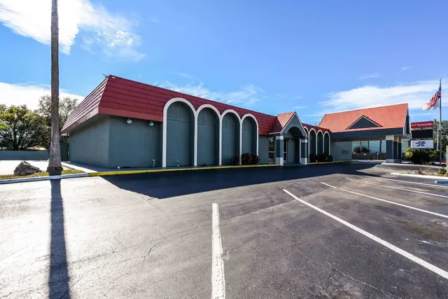 Photo 1 - Econo Lodge Tampa near Busch Gardens