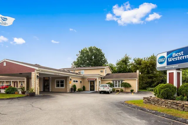Photo 1 - New Englander Inn Bennington