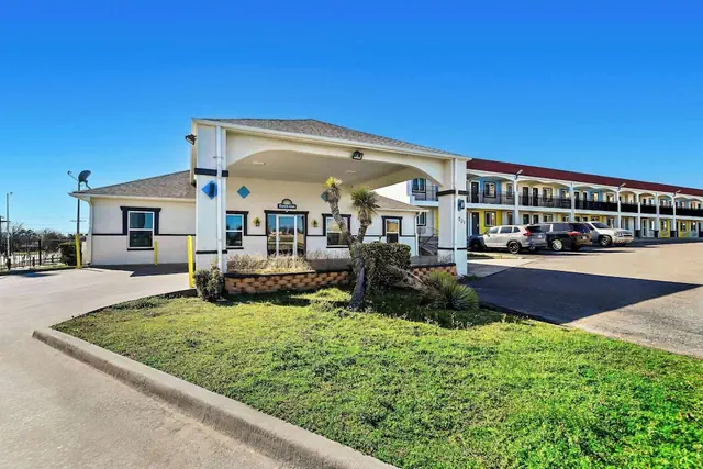 Photo 1 - Days Inn by Wyndham Gainesville