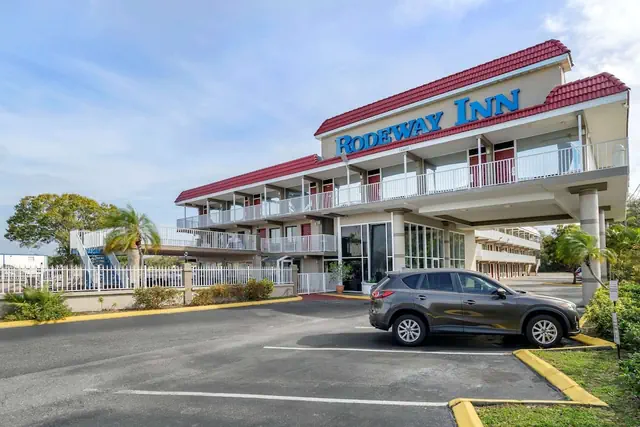 Photo 1 - Rodeway Inn Clearwater - Largo