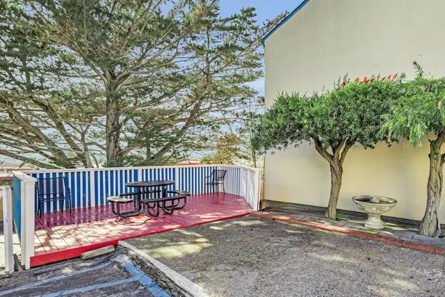 Photo 1 - Bay Breeze Inn