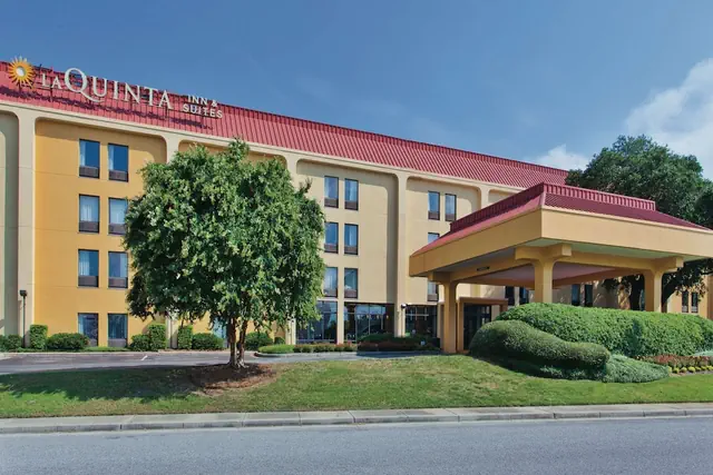 Photo 1 - La Quinta Inn & Suites by Wyndham Charleston Riverview