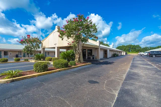 Photo 1 - Rodeway Inn & Suites Brookhaven