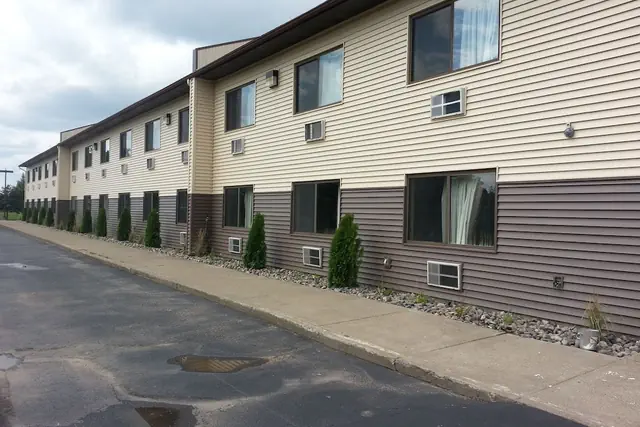 Photo 1 - Budget Inn