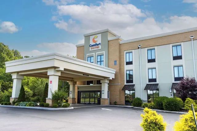 Photo 1 - Comfort Suites Youngstown North