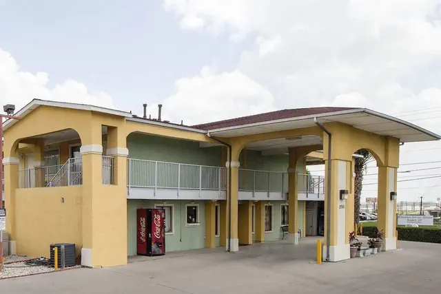 Photo 1 - Econo Lodge Inn & Suites San Antonio near Frost Bank Center