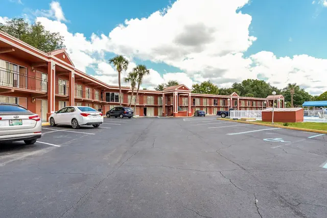 Photo 1 - OYO Hotel Mustang Silverspring FL